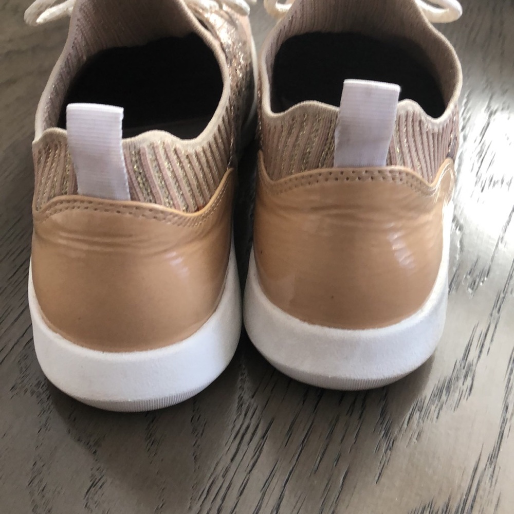 Johnston and Murphy women’s walking shoe - Picture 3 of 6